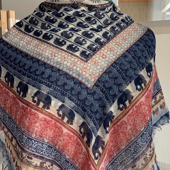 Blue/white/red polyester scarf with elephant prints, new, made by Ardene - Picture 2 of 8